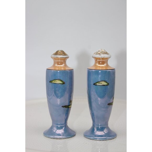 Vintage Lusterware Salt & Pepper Shakers Hand Painted - Japan Gold Trim 4.75” - Picture 2 of 3